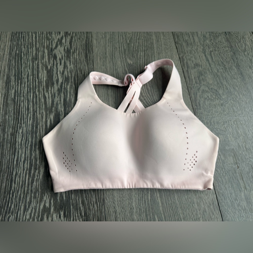 Lululemon AirSupport Bra in Strawberry Milkshake / Rose Mauve Size 32DD
